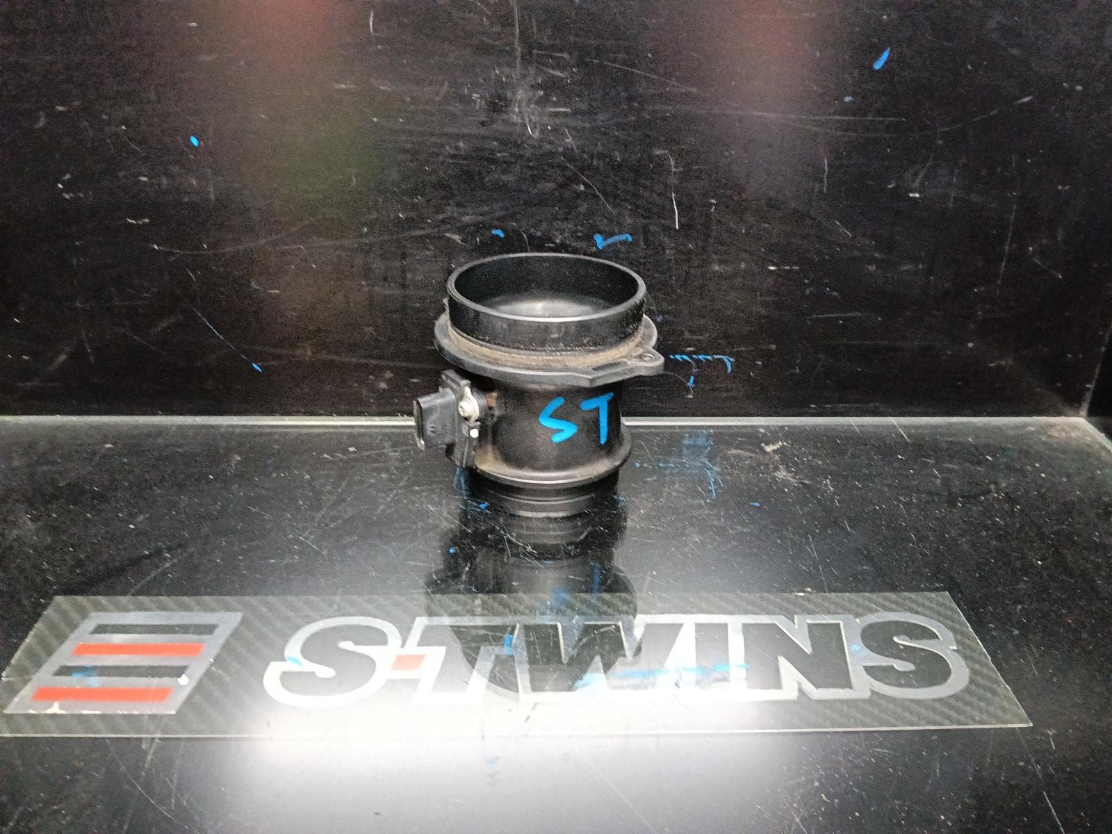 Used auto part listing image: 2011 PORSCHE CAYENNE AIR FLOW METER 92A, 07/10-04/18 0000410804