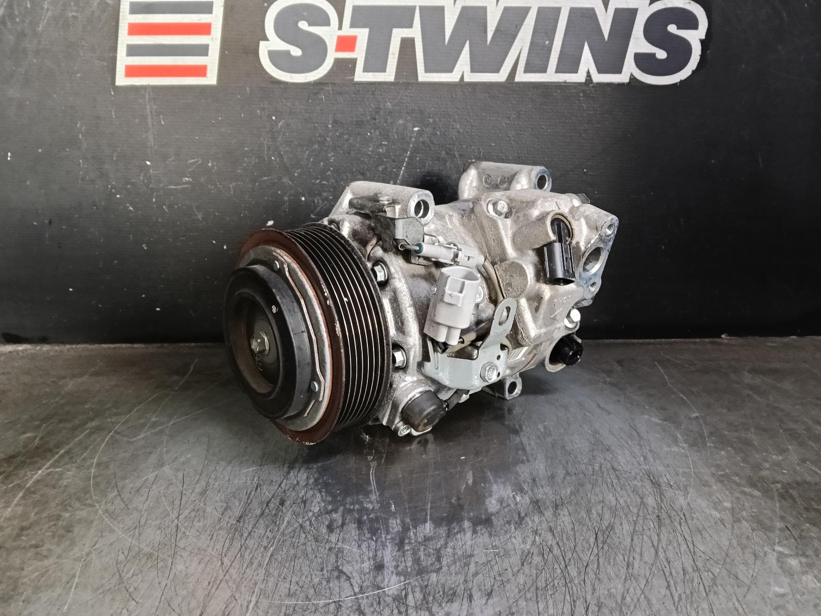 Used auto part listing image: 2013 TOYOTA AURION A C COMPRESSOR GSV50R, 3.5, 2GR-FE, 02/12-05/15 0000411612