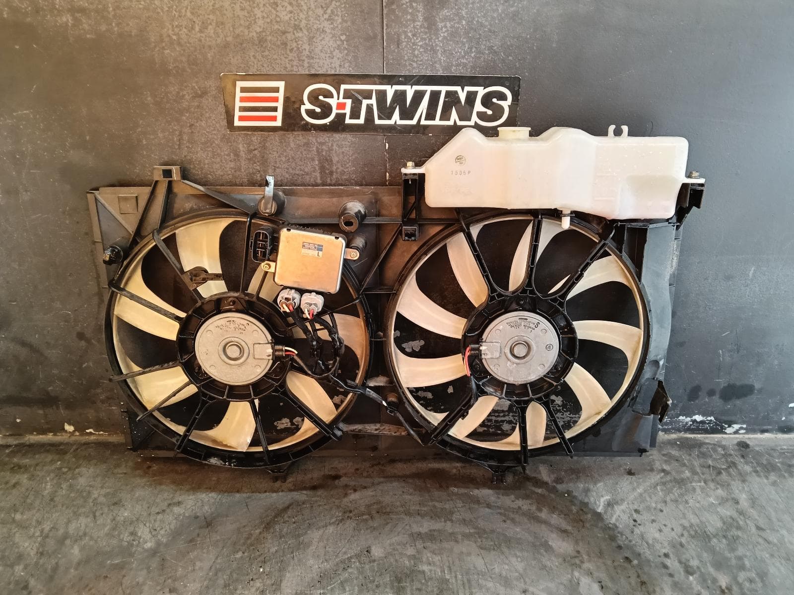 Used auto part listing image: 2013 TOYOTA AURION FAN DUAL FAN ASSY, GSV50R, 02/12-08/17 0000411616