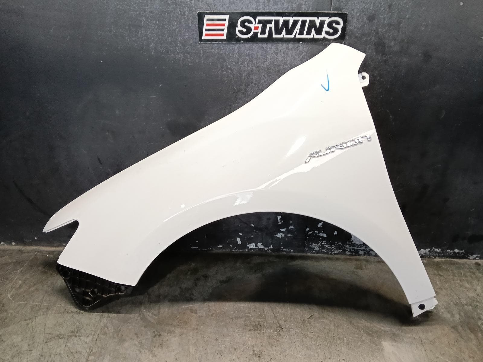 Used auto part listing image: 2013 TOYOTA AURION LEFT GUARD GSV50R, 02/12-08/17 0000411430