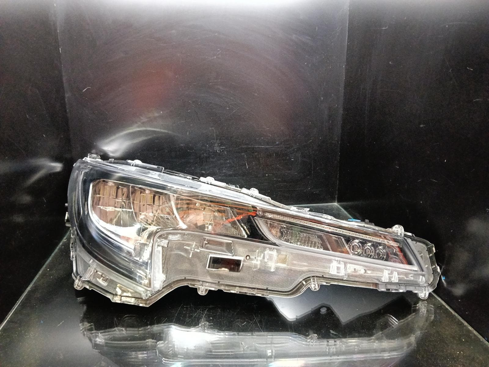 Used auto part listing image: 2020 TOYOTA COROLLA RIGHT HEADLAMP E210, HATCH/WAGON, W/ Bi-LED, NON PROJECTOR TYPE, 07/18- 0000410843