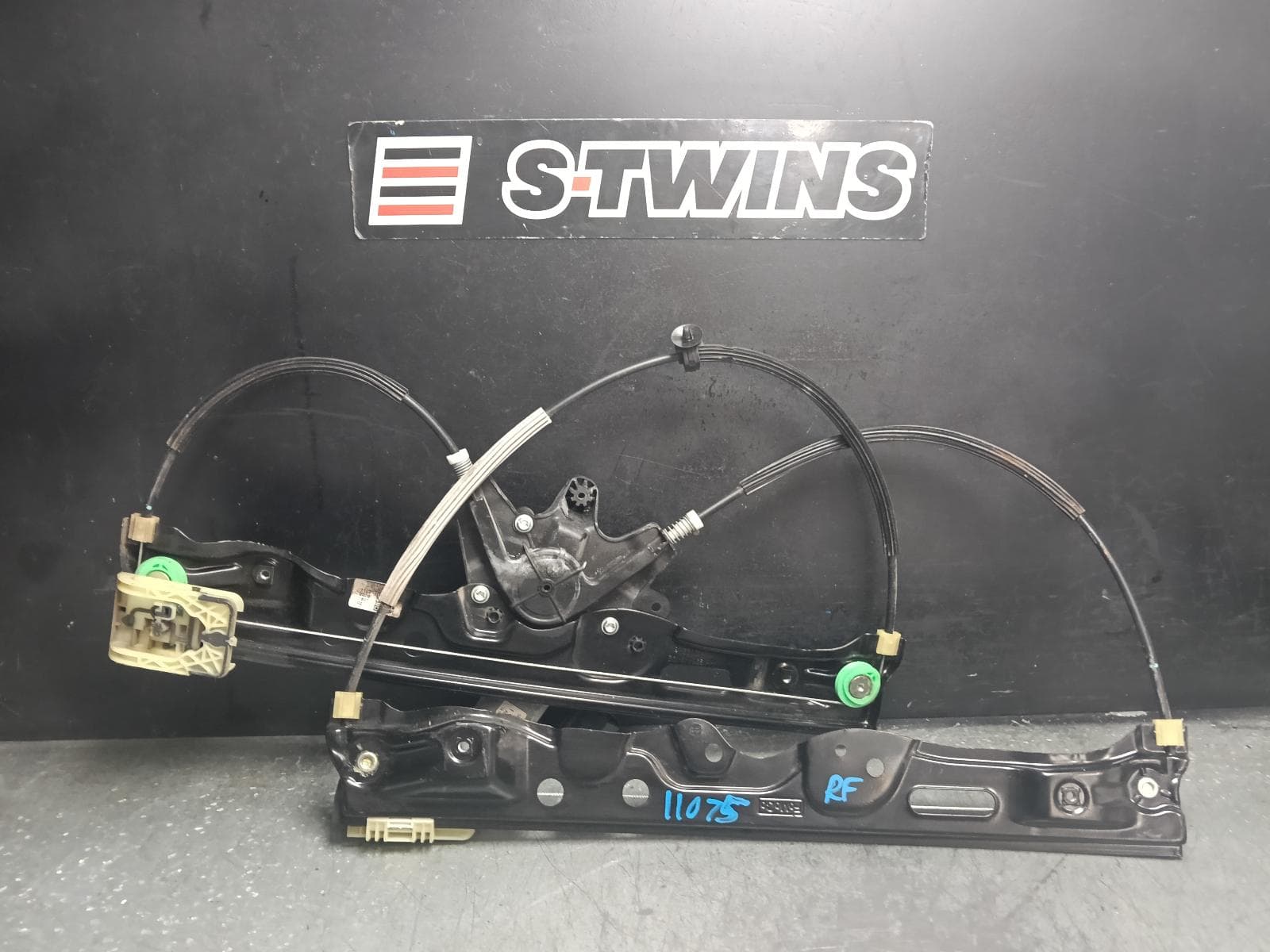 Used auto part listing image: 2021 FORD RANGER RIGHT FRONT WINDOW REG MOTOR 6 PIN, PX, 06/11-04/22 0000413518