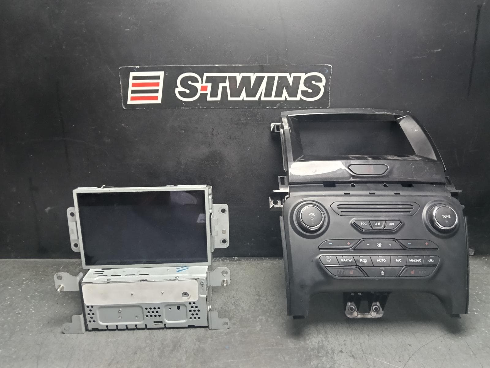 Used auto part listing image: 2021 FORD RANGER HEAD UNIT W/ DISPLAY UNIT, 8IN, W/ SAT NAV TYPE, PX SERIES 3, 06/18-04/22 0000413525