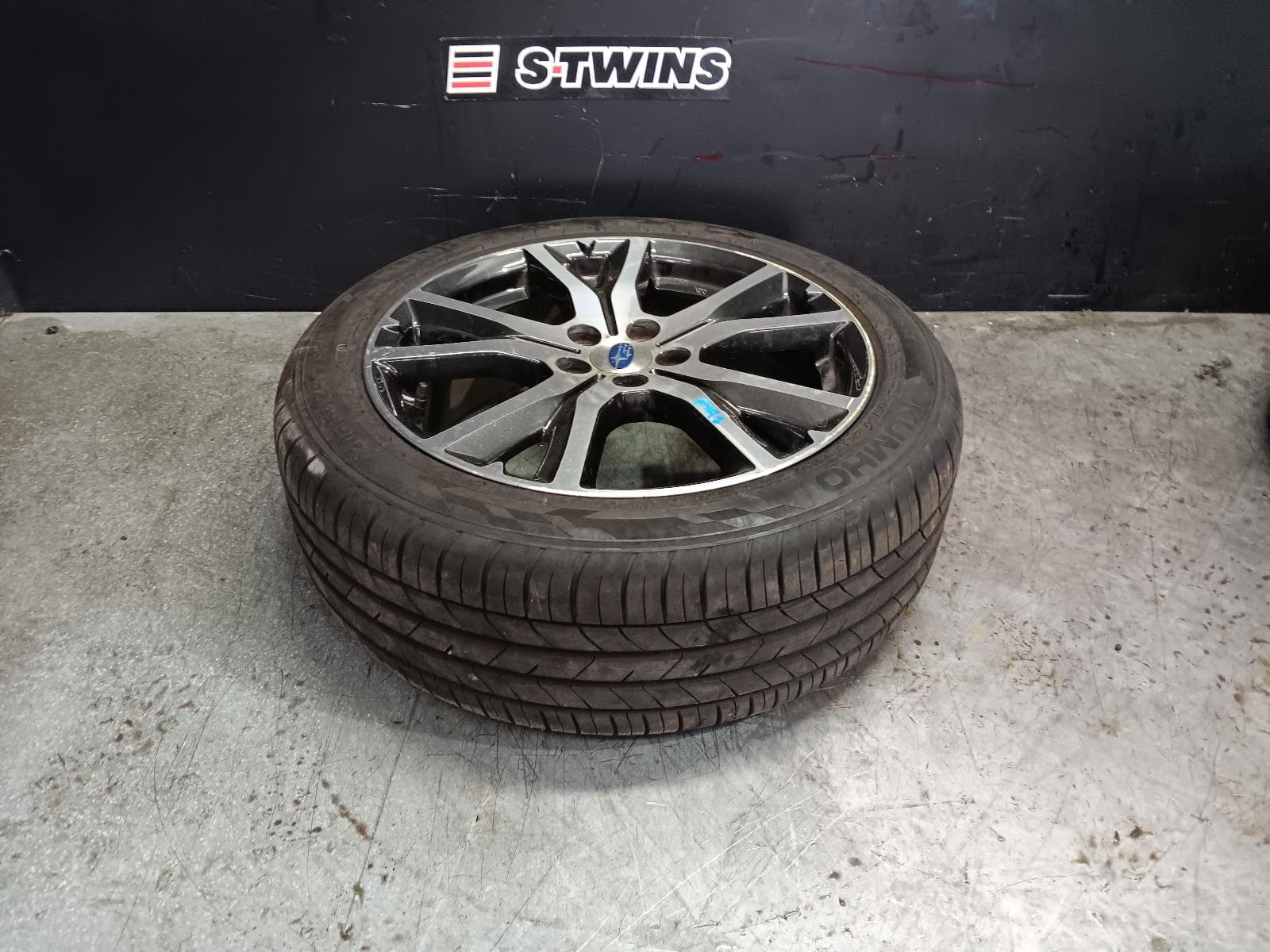 Used auto part listing image: 2018 SUBARU IMPREZA WHEEL MAG G5, FACTORY, 17X7IN, 5 Y-SPOKE, BI-COLOUR, BLACK/ALUMINUM, 09/16-02/20 0000410931