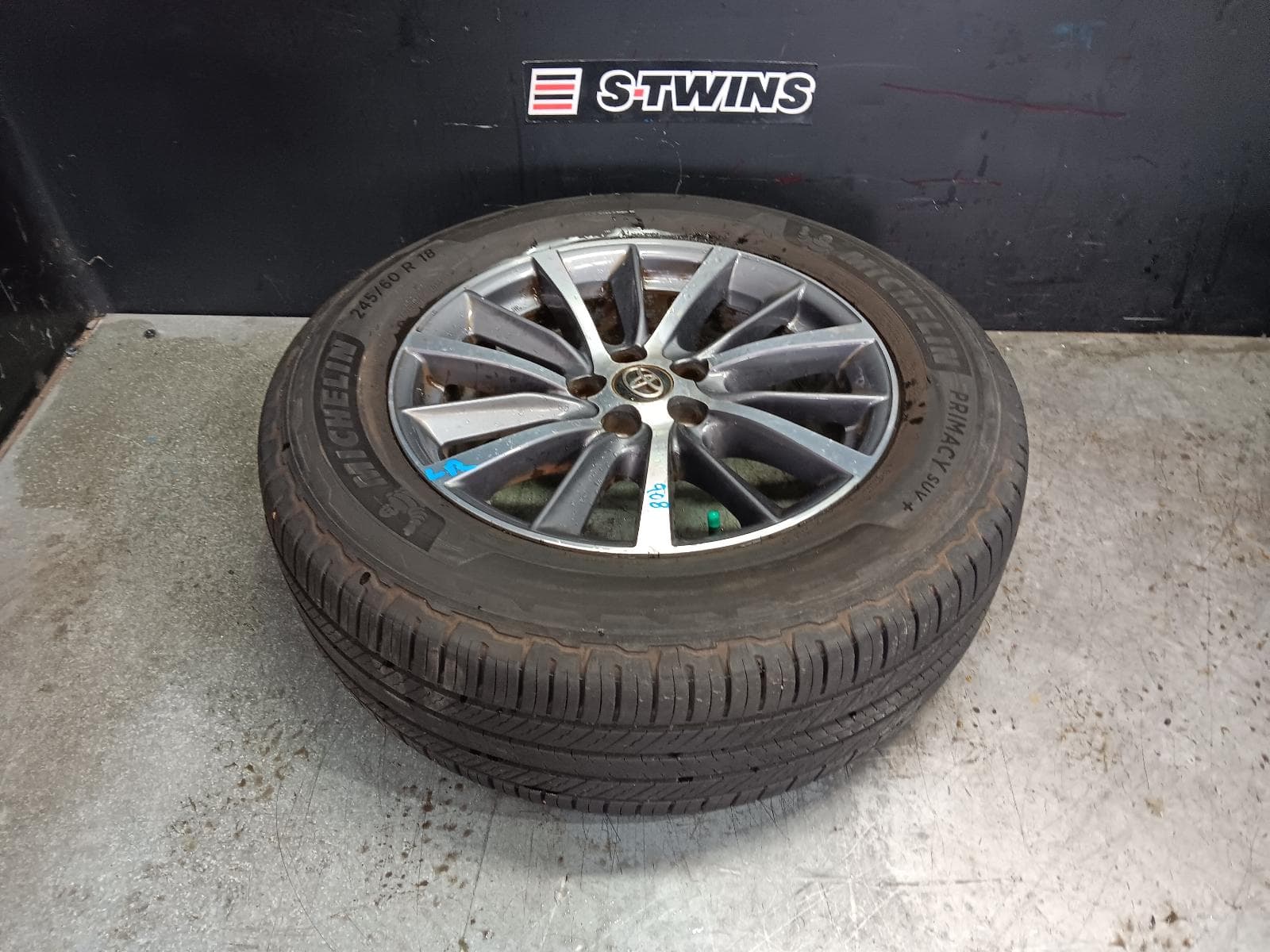 Used auto part listing image: 2017 TOYOTA KLUGER WHEEL MAG FACTORY, 18X7.5IN, GXL, GSU50/GSU55, 11/16-02/21 0000410950