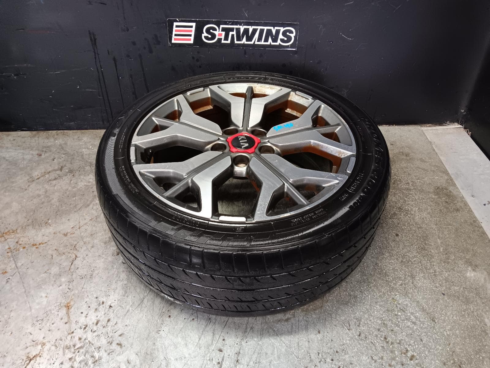 Used auto part listing image: 2019 KIA SELTOS WHEEL MAG FACTORY, 18X7.5IN, 5 Y SPOKE, SP2, 07/19-07/22 0000411706