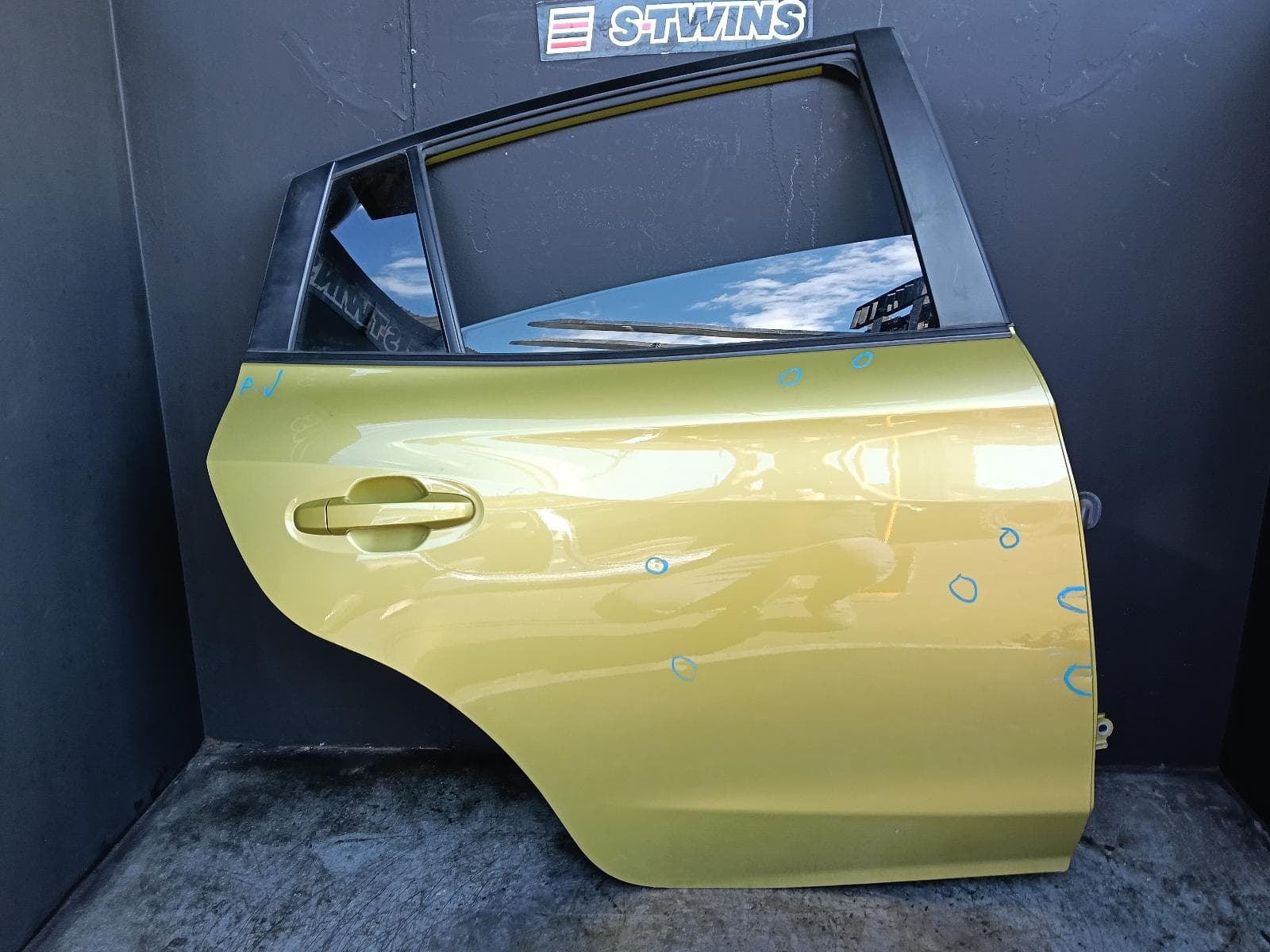 Used auto part listing image: 2021 SUBARU XV RIGHT REAR DOOR SLIDING G5X, 03/17-06/23 0000412970