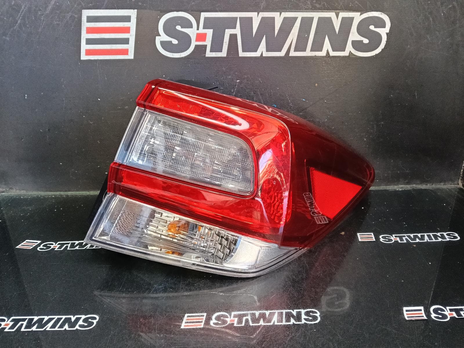 Used auto part listing image: 2021 SUBARU XV RIGHT TAILLIGHT W/ BLACK INSERT TYPE, G5X, 04/20-06/23 0000413221