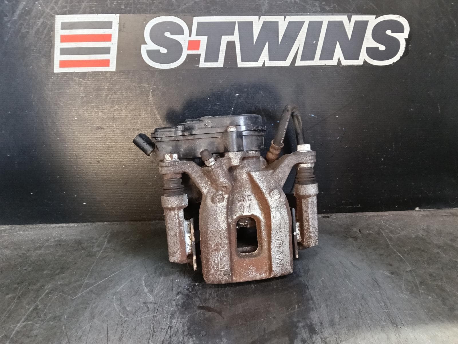 Used auto part listing image: 2016 MAZDA CX9 CALIPER LH REAR, TC, 07/16-12/24 0000411392