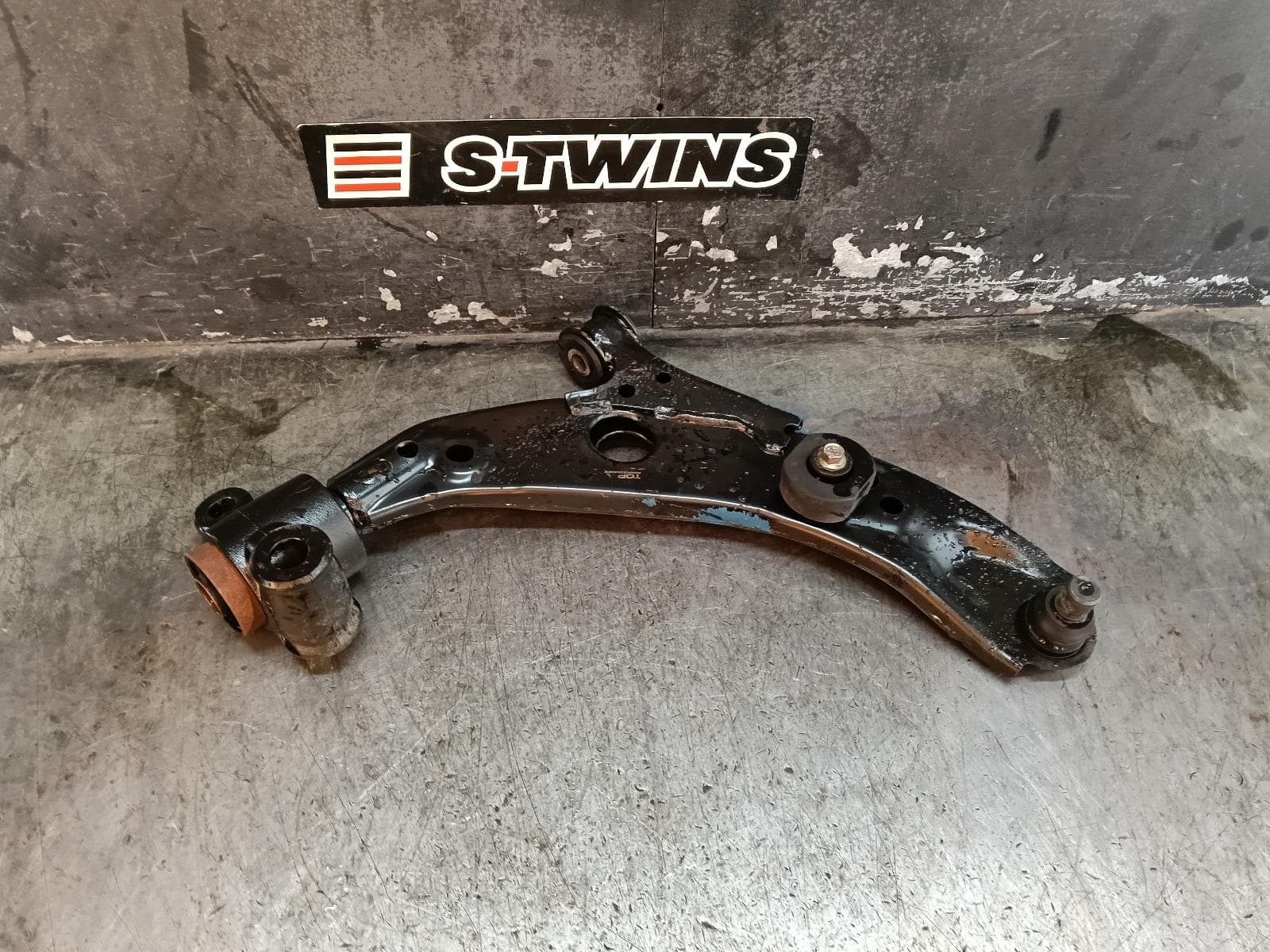 Used auto part listing image: 2016 MAZDA CX9 RIGHT FRONT LOWER CONTROL ARM TC, 07/16-12/24 0000411395