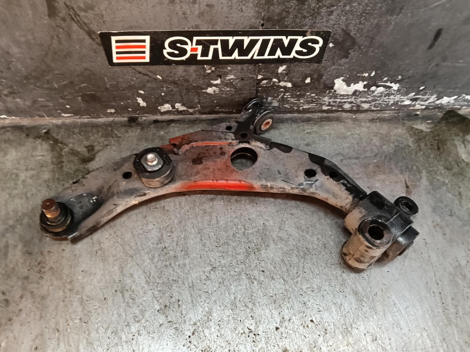 Used auto part listing image: 2016 MAZDA CX9 LEFT FRONT LOWER CONTROL ARM TC, 07/16-12/24 0000411397
