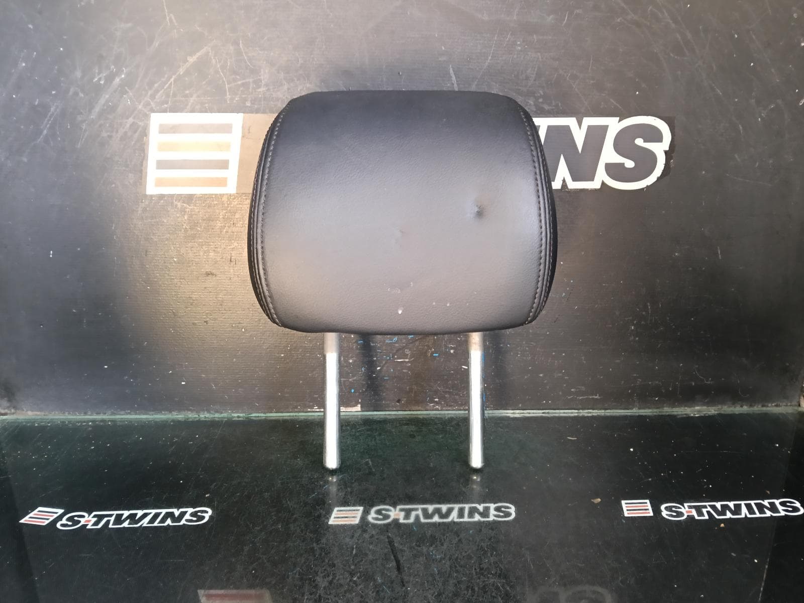 Used auto part listing image: 2016 MAZDA CX9 HEADREST TC, LH REAR 2ND ROW, LEATHER, BLACK, 07/16-12/24 0000411408