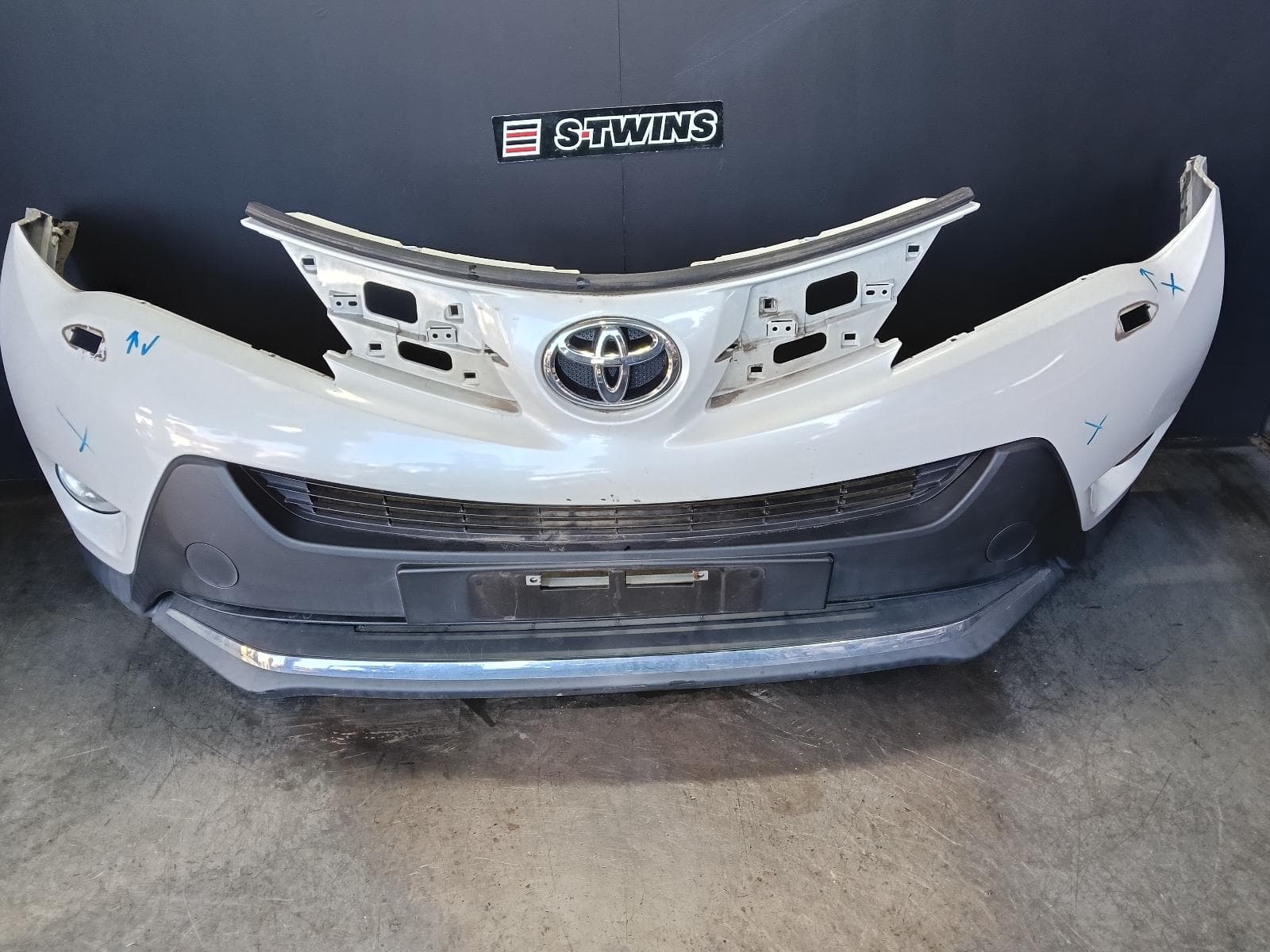 Used auto part listing image: 2015 TOYOTA RAV4 FRONT BUMPER BUMPER BAR LOWER INSERT, SUIT GXL/CRUISER, XA40, 12/12-09/15 0000412290