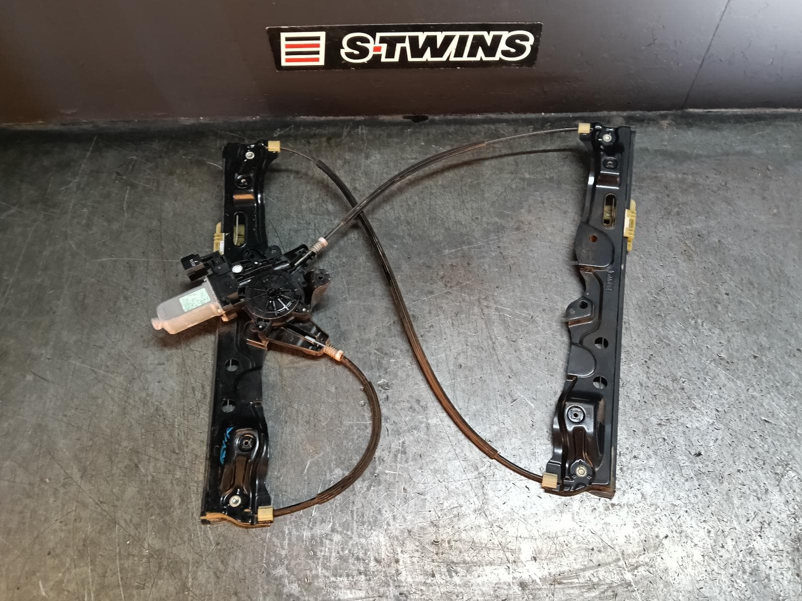 Used auto part listing image: 2014 FORD RANGER RIGHT FRONT WINDOW REG MOTOR 6 PIN, PX, 06/11-04/22 0000412192