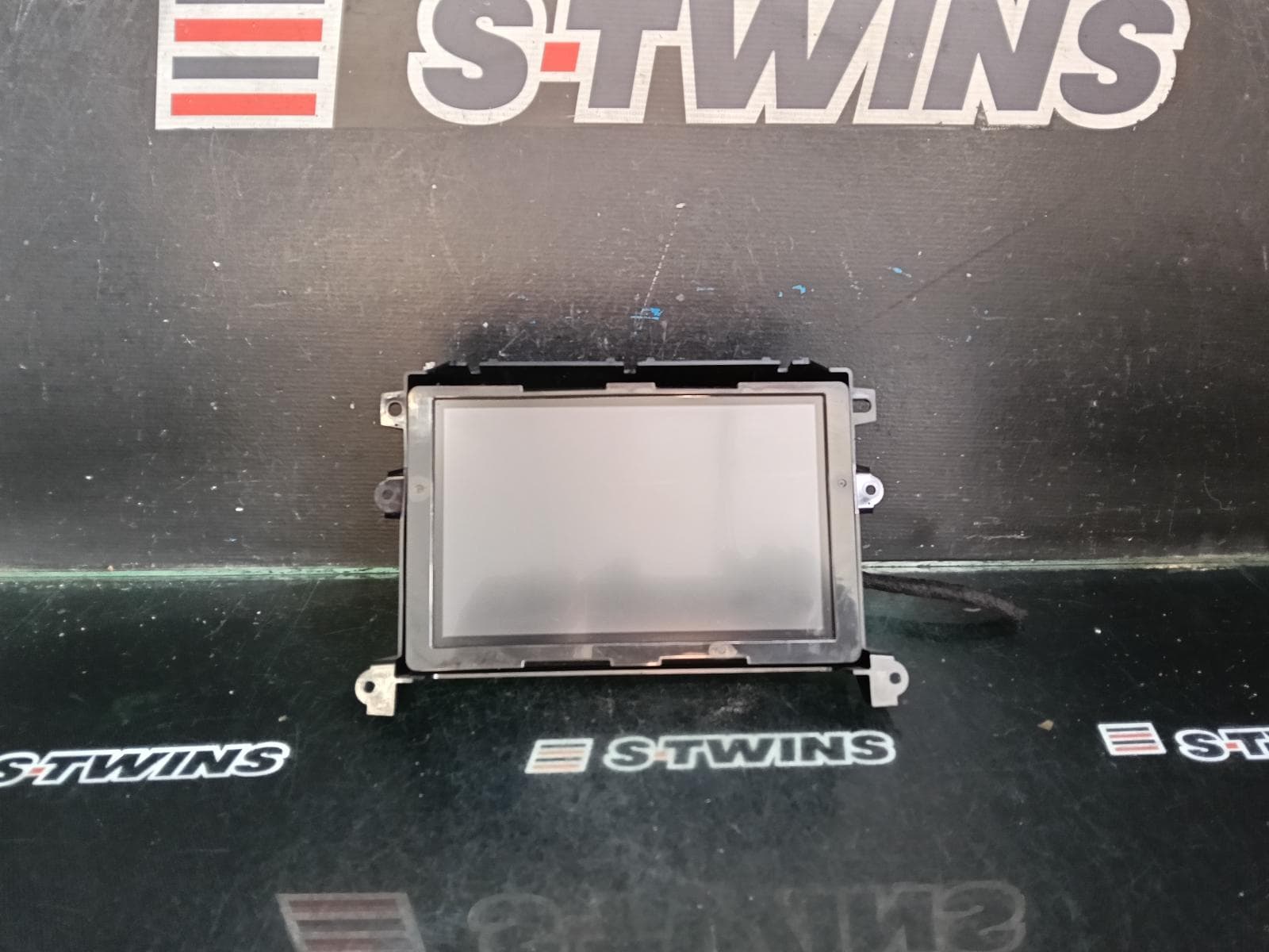 Used auto part listing image: 2019 HOLDEN COLORADO 7 INCH TOUCHSCREEN, NON SAT NAV (SINGLE KNOB ON FACE), RG/RG 7, 07/16-12/20 0000413893