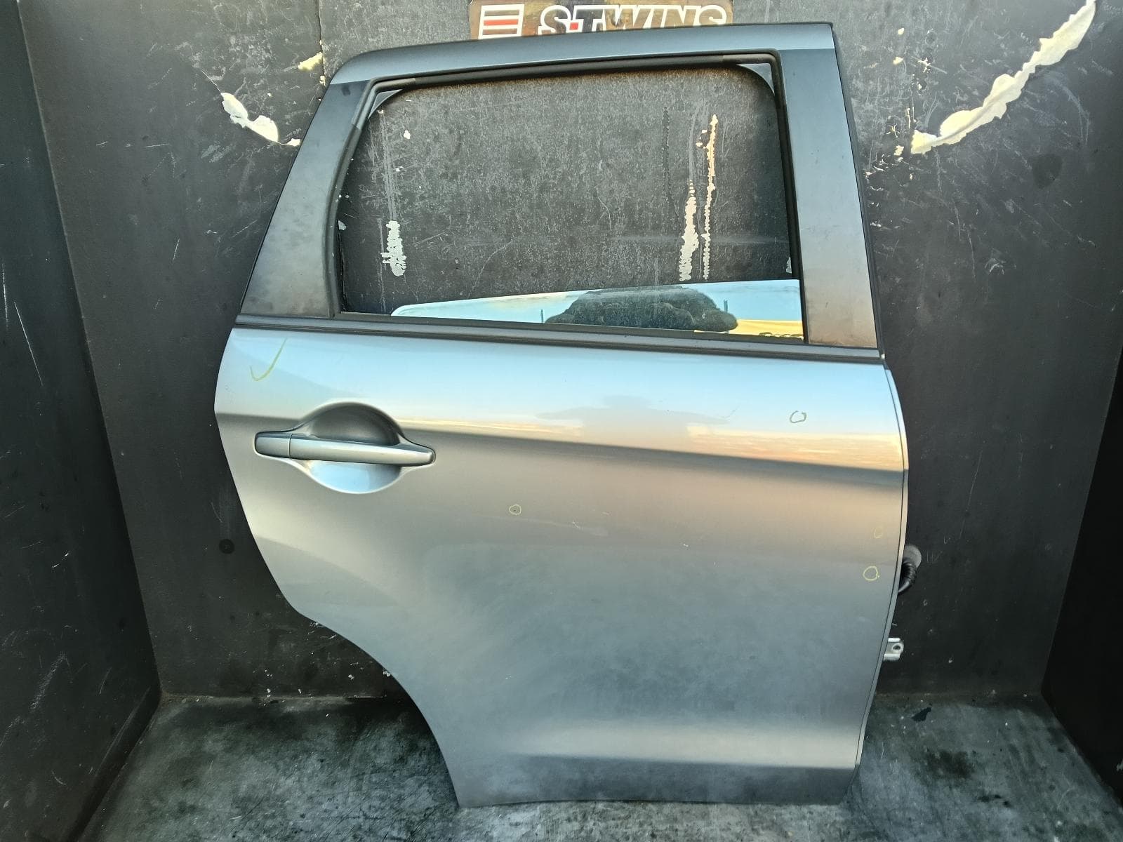 Used auto part listing image: 2013 MITSUBISHI ASX RIGHT REAR DOOR SLIDING XA-XC, 05/10-06/18 0000411569