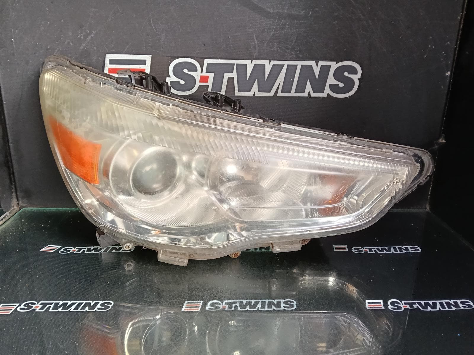 Used auto part listing image: 2013 MITSUBISHI ASX RIGHT HEADLAMP XA-XC, HALOGEN, NON DAYTIME RUNNING LAMP TYPE, 05/10-05/19 0000411814