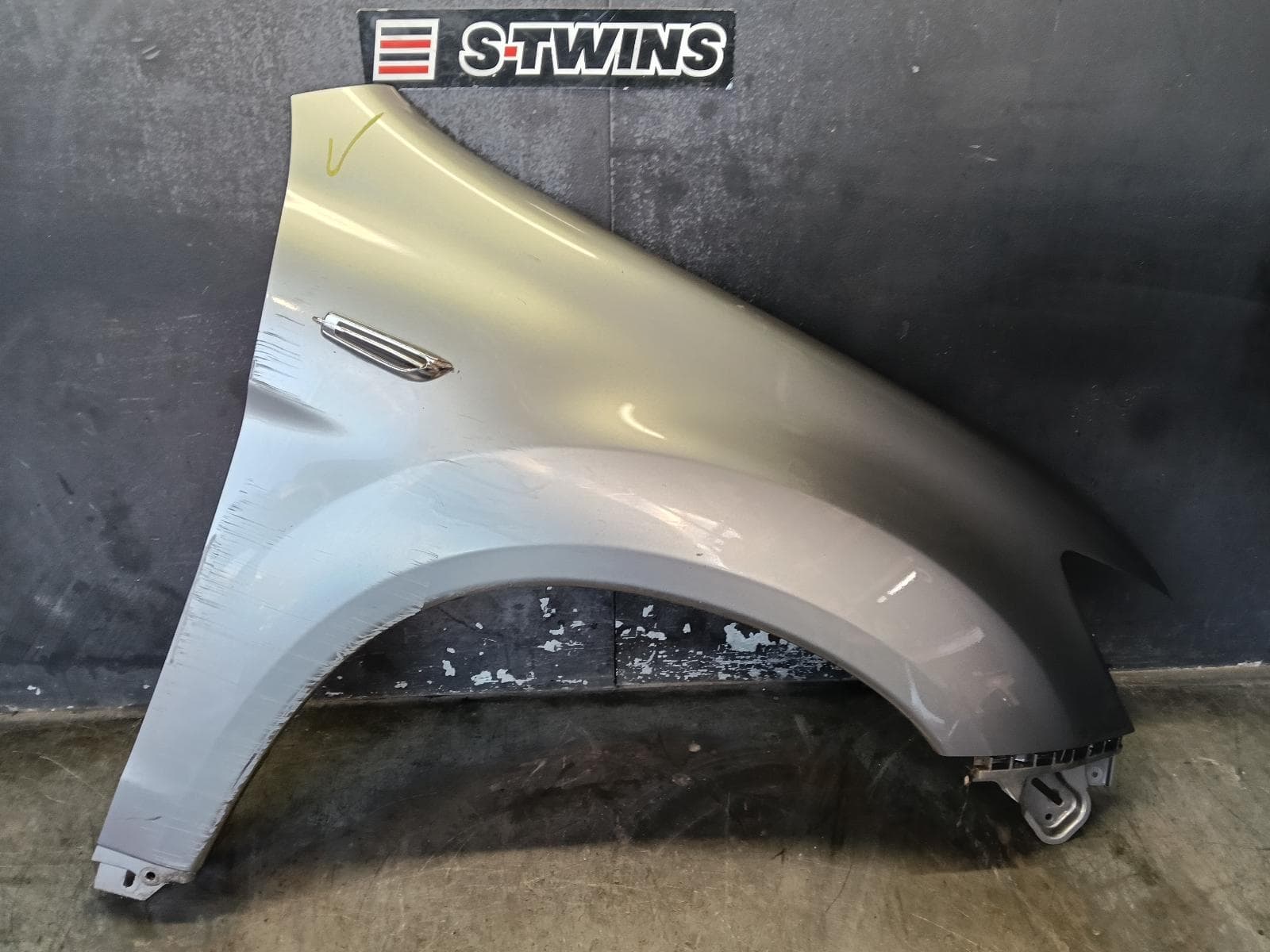 Used auto part listing image: 2013 MITSUBISHI ASX RIGHT GUARD XA-XB, NON FLARE TYPE, 05/10-03/15 0000411572