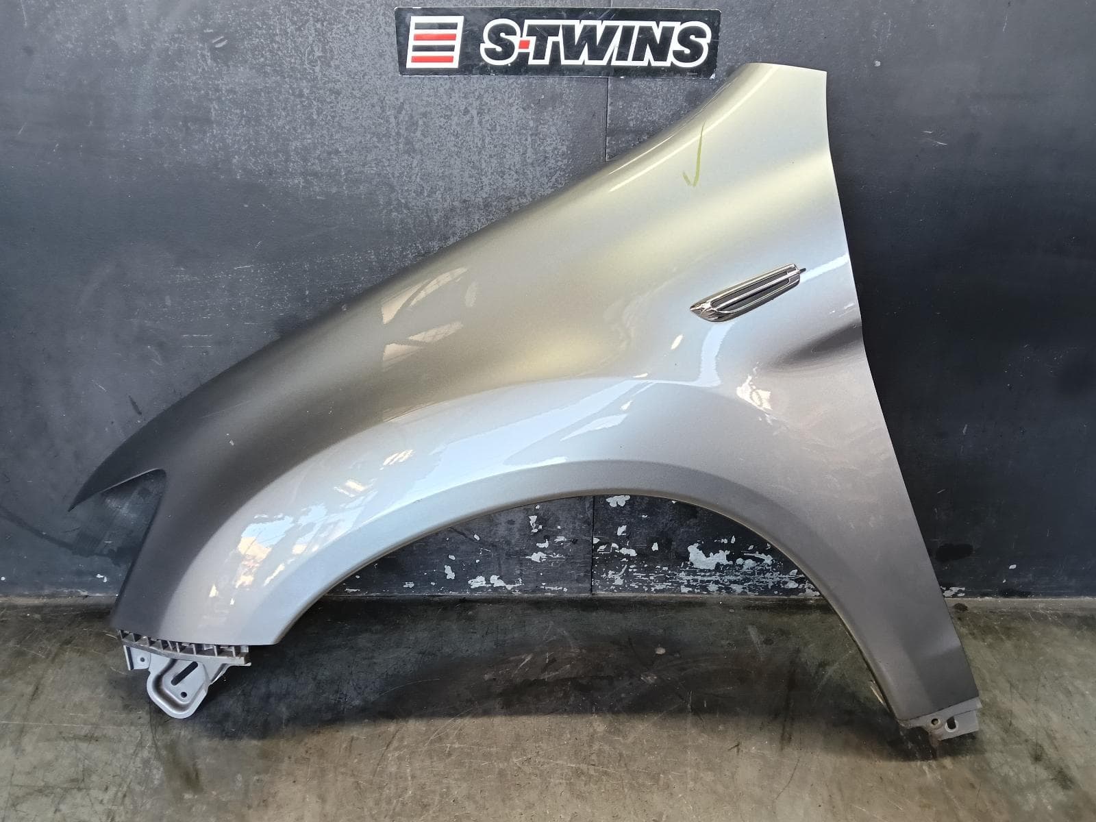 Used auto part listing image: 2013 MITSUBISHI ASX LEFT GUARD XA-XB, NON FLARE TYPE, 05/10-03/15 0000411571