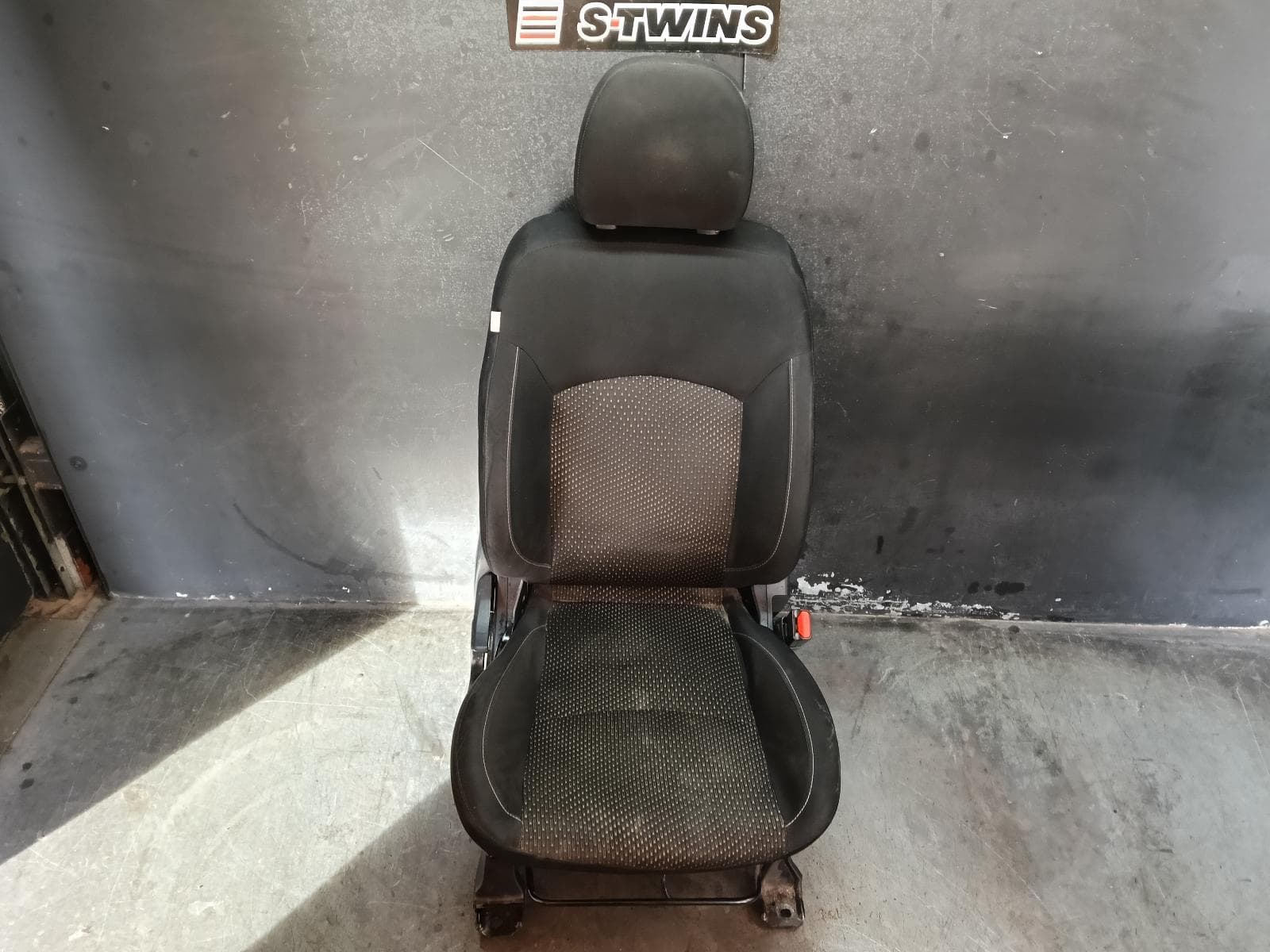 Used auto part listing image: 2013 MITSUBISHI ASX FRONT SEAT RH FRONT, XB-XC, CLOTH, 07/12-08/16 0000411649