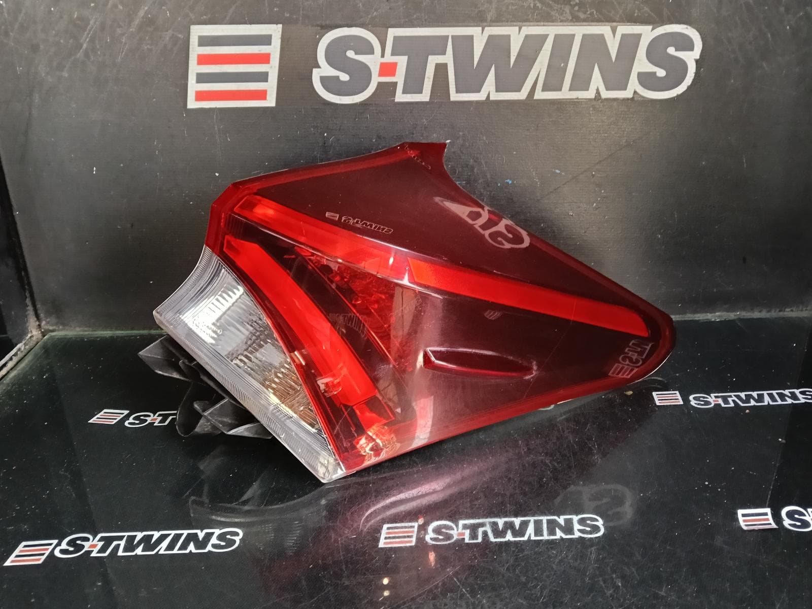 Used auto part listing image: 2017 TOYOTA COROLLA RIGHT TAILLIGHT ZRE182R, HATCH, 03/15-06/18 0000411682