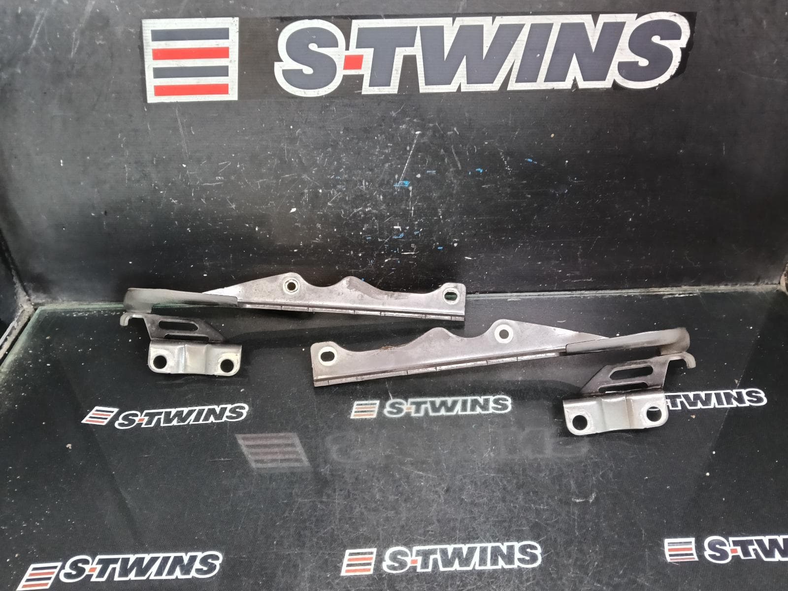 Used auto part listing image: 2017 MAZDA CX5 BONNET HINGE STRUT HINGES (PAIR), KF, 02/17-03/26 0000412709