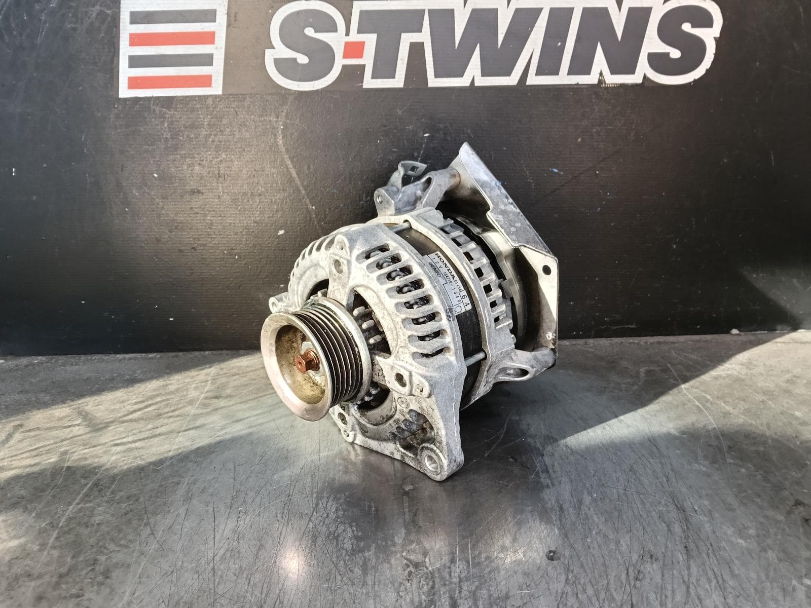 Used auto part listing image: 2016 HONDA CRV ALTERNATOR PETROL, 2.0, R20A, RM, 11/12-04/17 0000412868