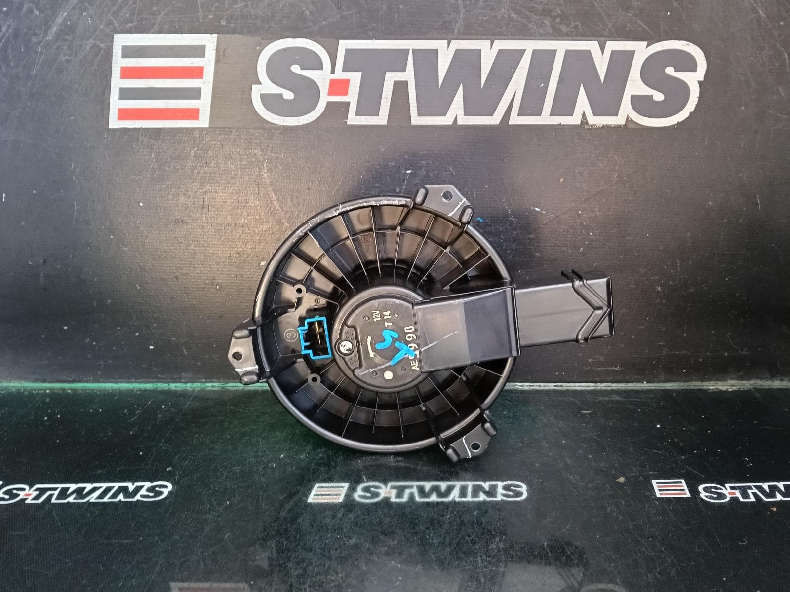 Used auto part listing image: 2016 HONDA CRV HEATER FAN MOTOR RM, 11/12-04/17 0000412888