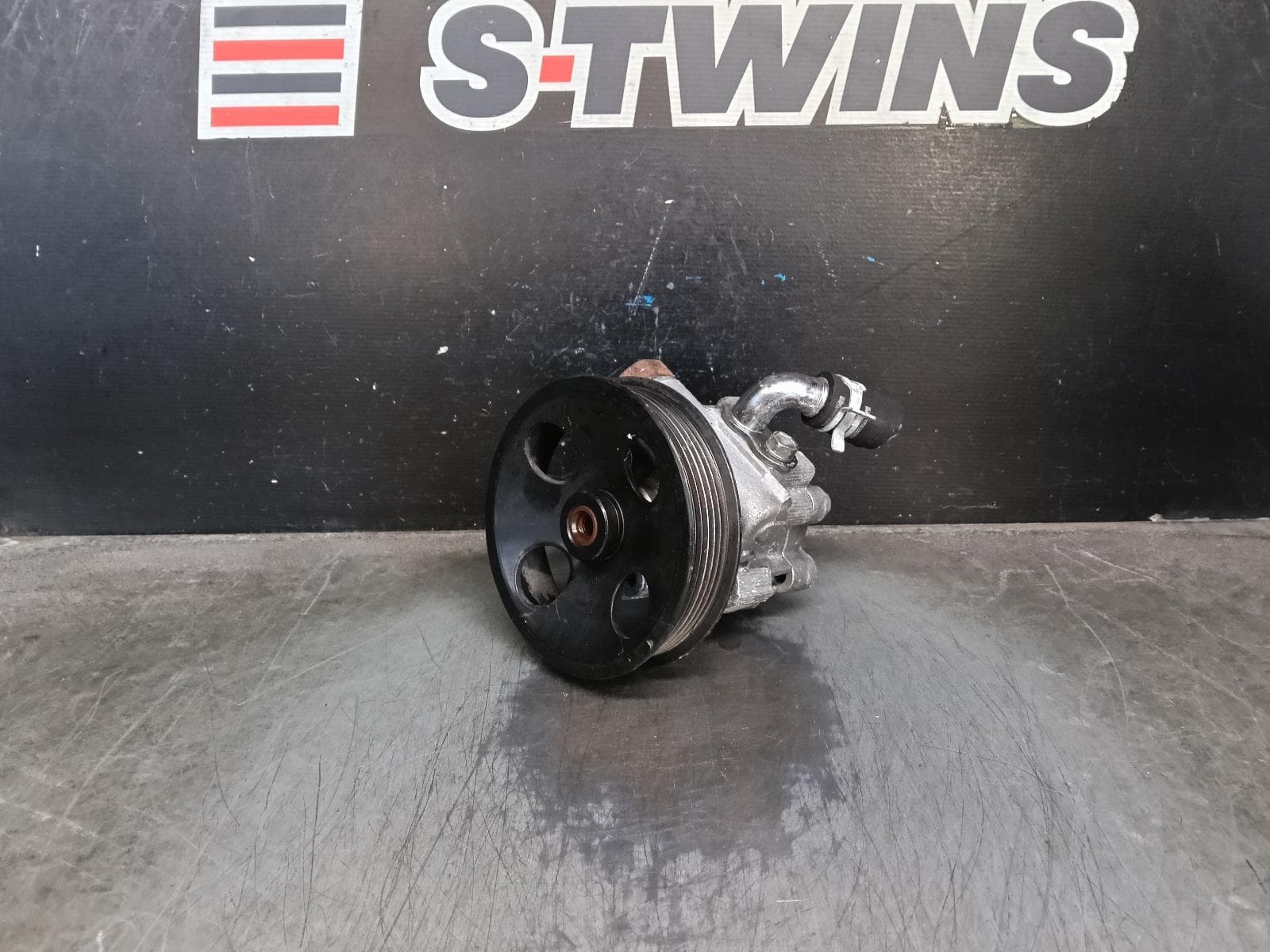 Used auto part listing image: 2013 HOLDEN COLORADO STEERING PUMP RG/RG 7, DIESEL, 2.5/2.8, 01/12-06/16 0000412359