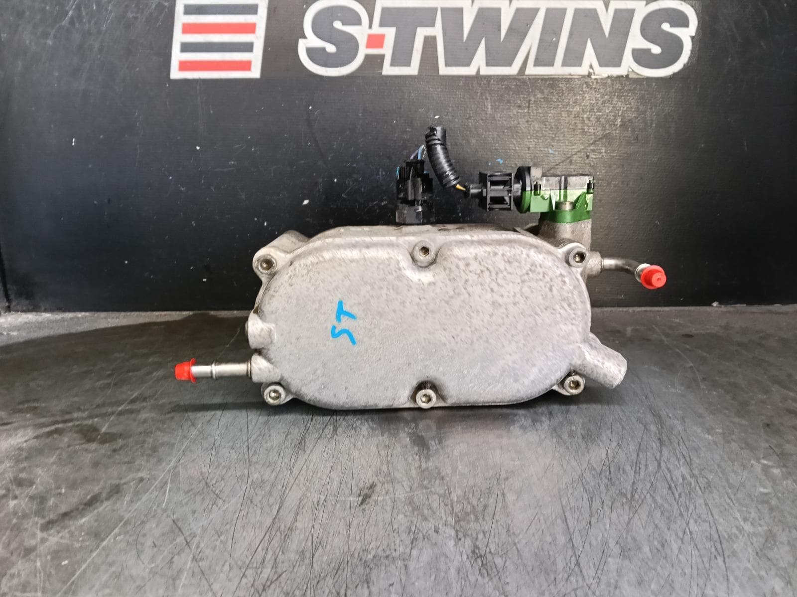 Used auto part listing image: 2013 HOLDEN COLORADO FUEL FILTER HOUSING RG/RG7, FUEL FILTER HOUSING ASSEMBLY (UNDER BODY MOUNTED), 06/12-12/20 0000412363