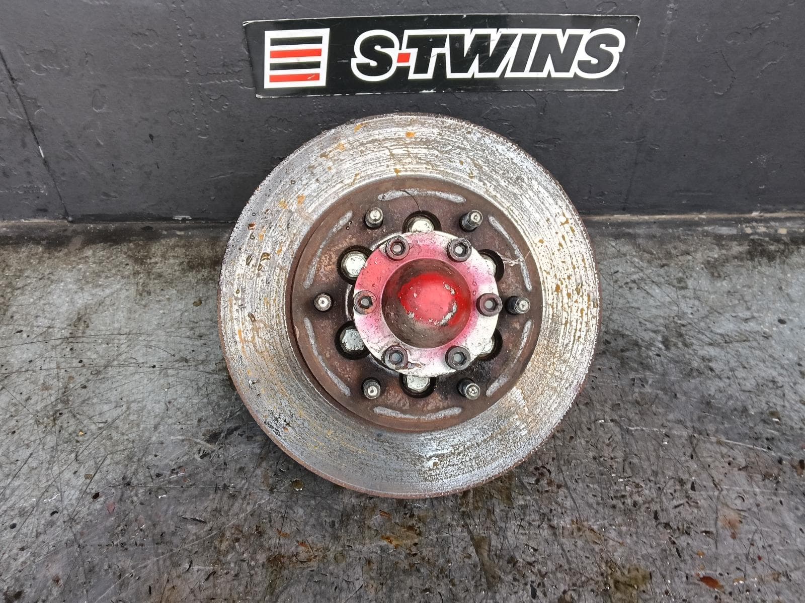 Used auto part listing image: 2013 HOLDEN COLORADO LEFT FRONT HUB ASSEMBLY RG, 4WD, ABS TYPE, 01/12-06/16 0000412374