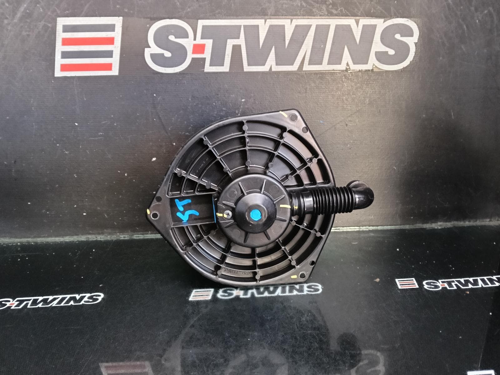Used auto part listing image: 2013 HOLDEN COLORADO HEATER FAN MOTOR RG, BLOWER MOTOR, 01/12-12/20 0000412380