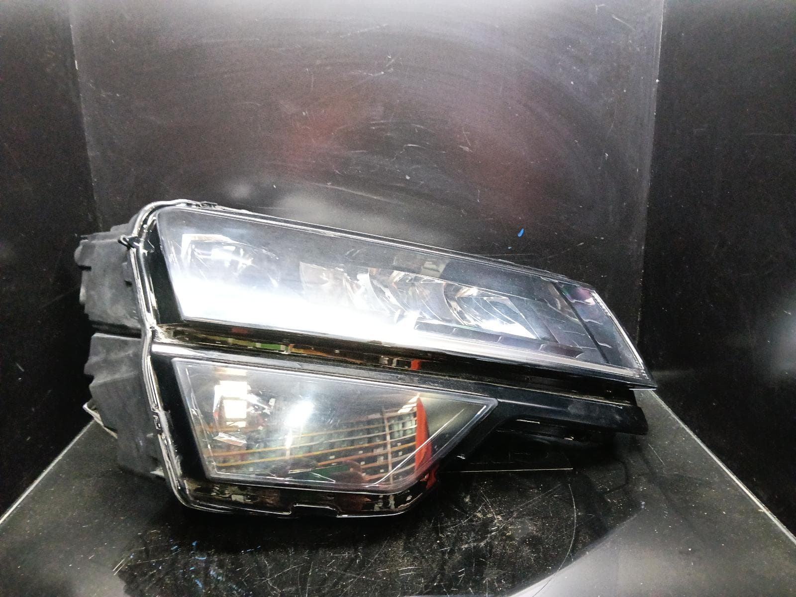 Used auto part listing image: 2018 SKODA KAROQ RIGHT HEADLAMP NU, W/ LED TYPE, 04/18-02/22 0000411513