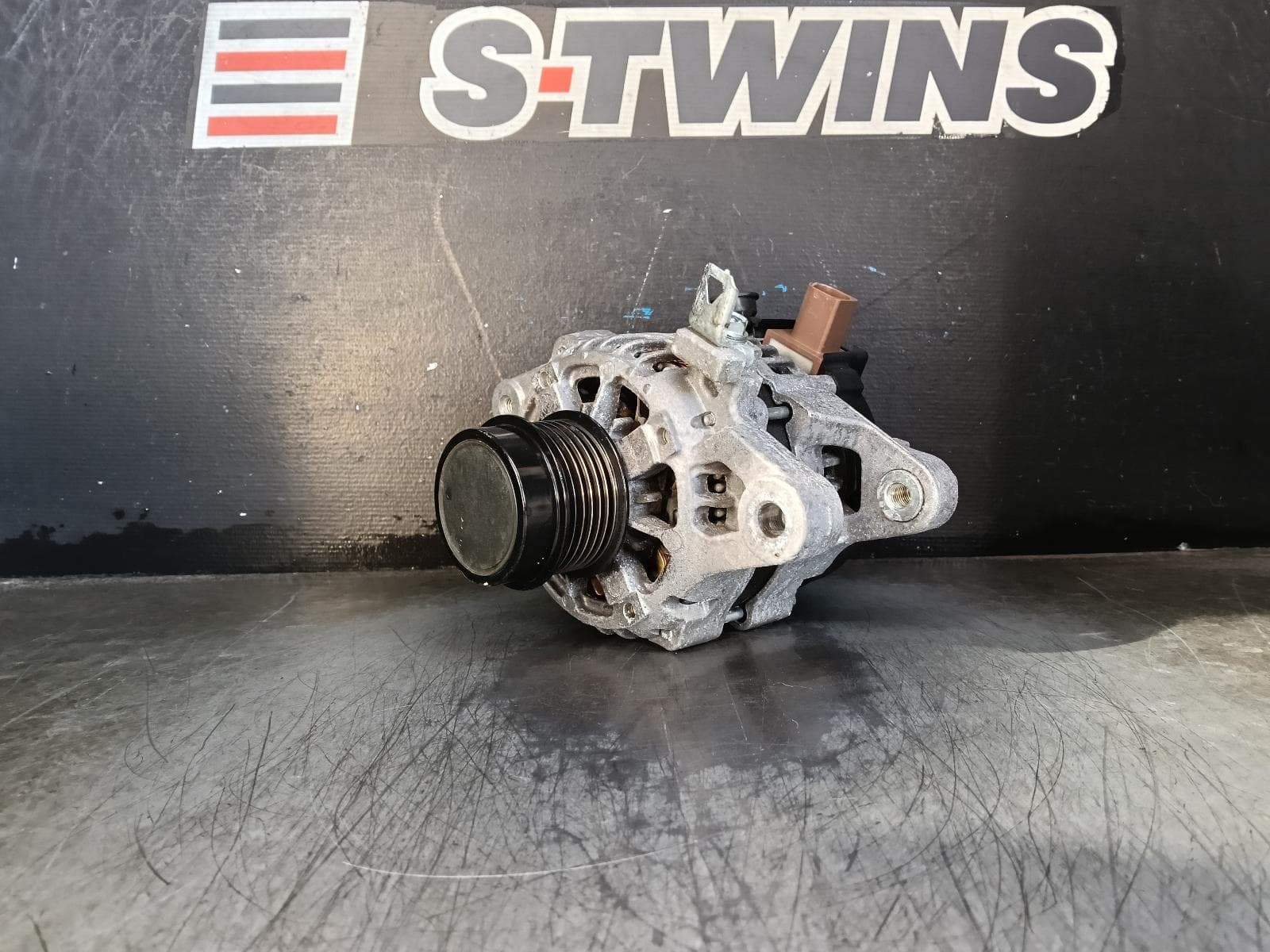 Used auto part listing image: 2015 TOYOTA COROLLA ALTERNATOR PETROL, 1.8, 2ZR-FE, 1 PIN TYPE, ZRE182R, HATCH, 03/15-06/18 0000411955