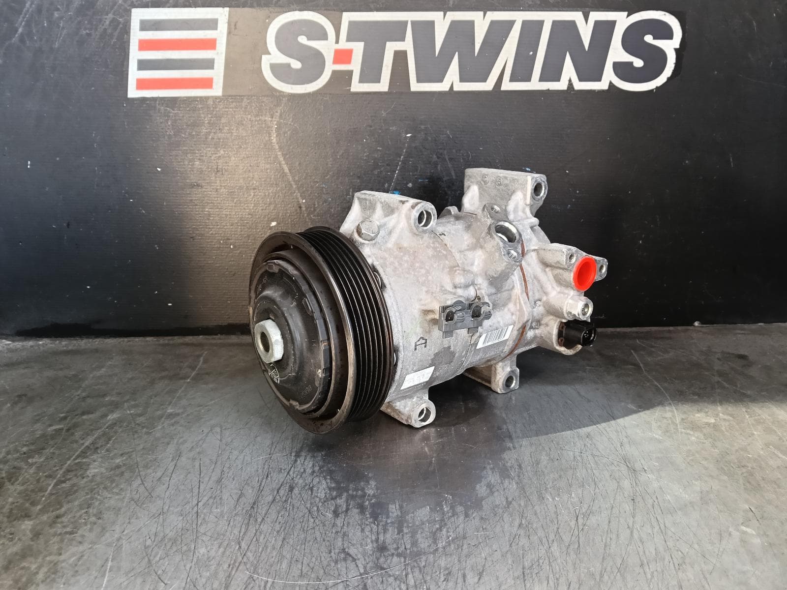Used auto part listing image: 2015 TOYOTA COROLLA A C COMPRESSOR ZRE182R, 1.8, 2ZR-FE, PETROL, NON HYBRID, 08/12-06/18 0000411956