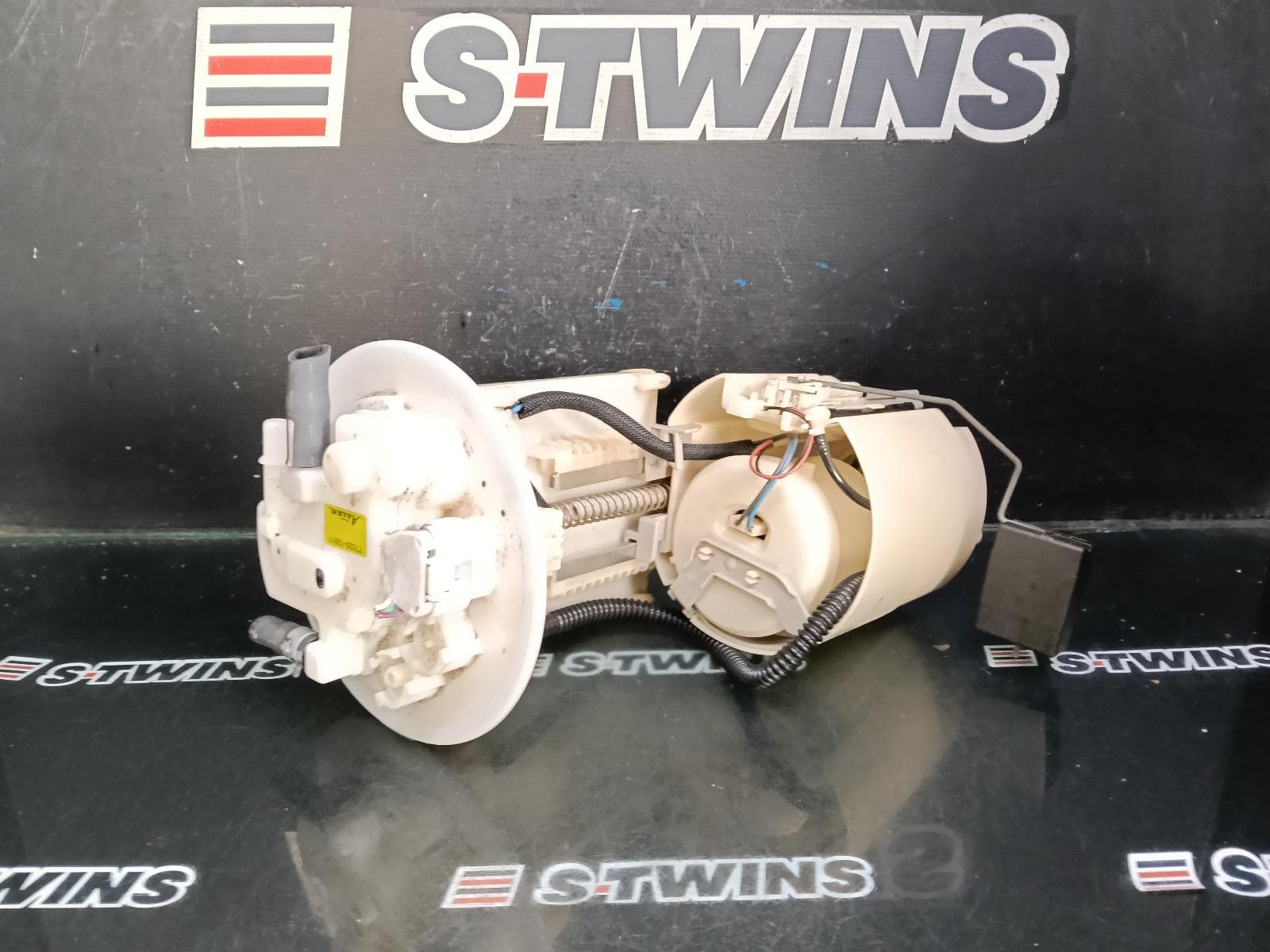 Used auto part listing image: 2015 TOYOTA COROLLA FUEL PUMP 182R HATCH, PETROL, 1.8, 2ZR-FE, IN TANK (PUMP & SENDER), 10/12-06/19 0000411960
