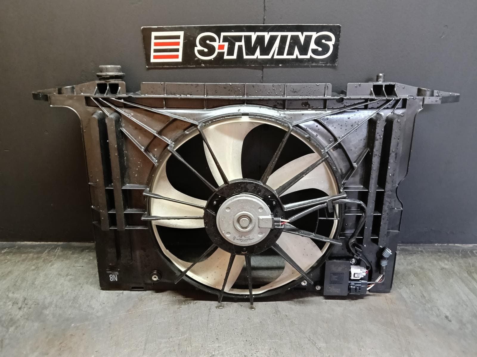 Used auto part listing image: 2015 TOYOTA COROLLA FAN RADIATOR FAN, ZRE182R, HATCH, 08/12-06/18 0000411961