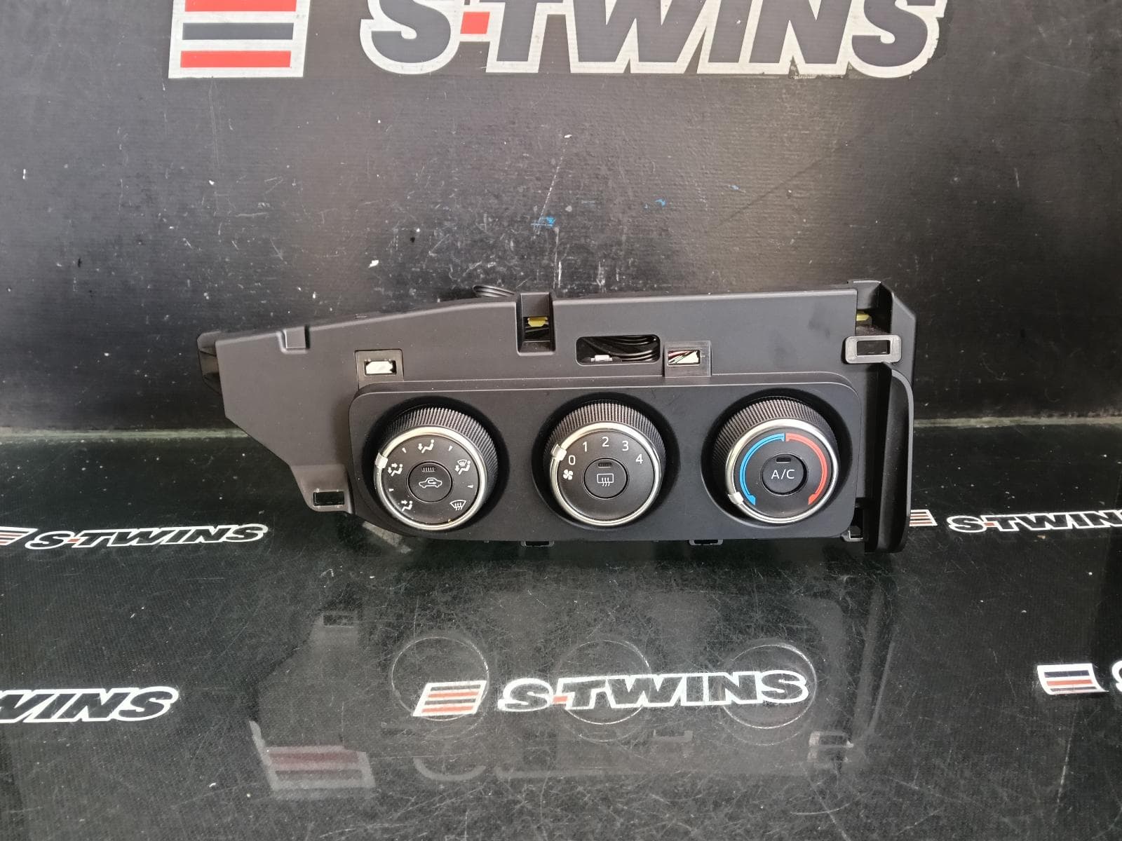Used auto part listing image: 2015 TOYOTA COROLLA HEATER AC CONTROLS ZRE182R, STANDARD TYPE, 08/12-06/18 0000411993
