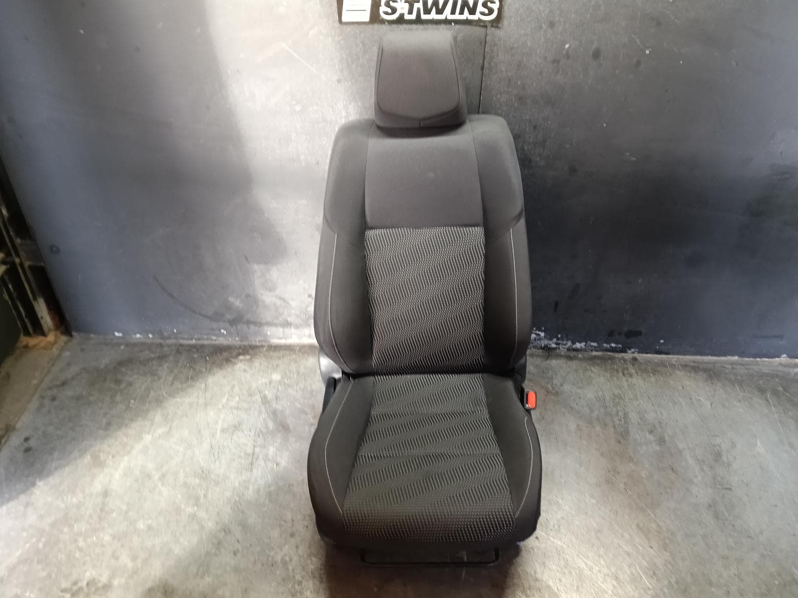 Used auto part listing image: 2015 TOYOTA COROLLA FRONT SEAT RH FRONT, ZRE182R/ZWE186R, HATCH, CLOTH, ASCENT/ASCENT SPORT/HYBRID, 03/15-06/18 0000411913