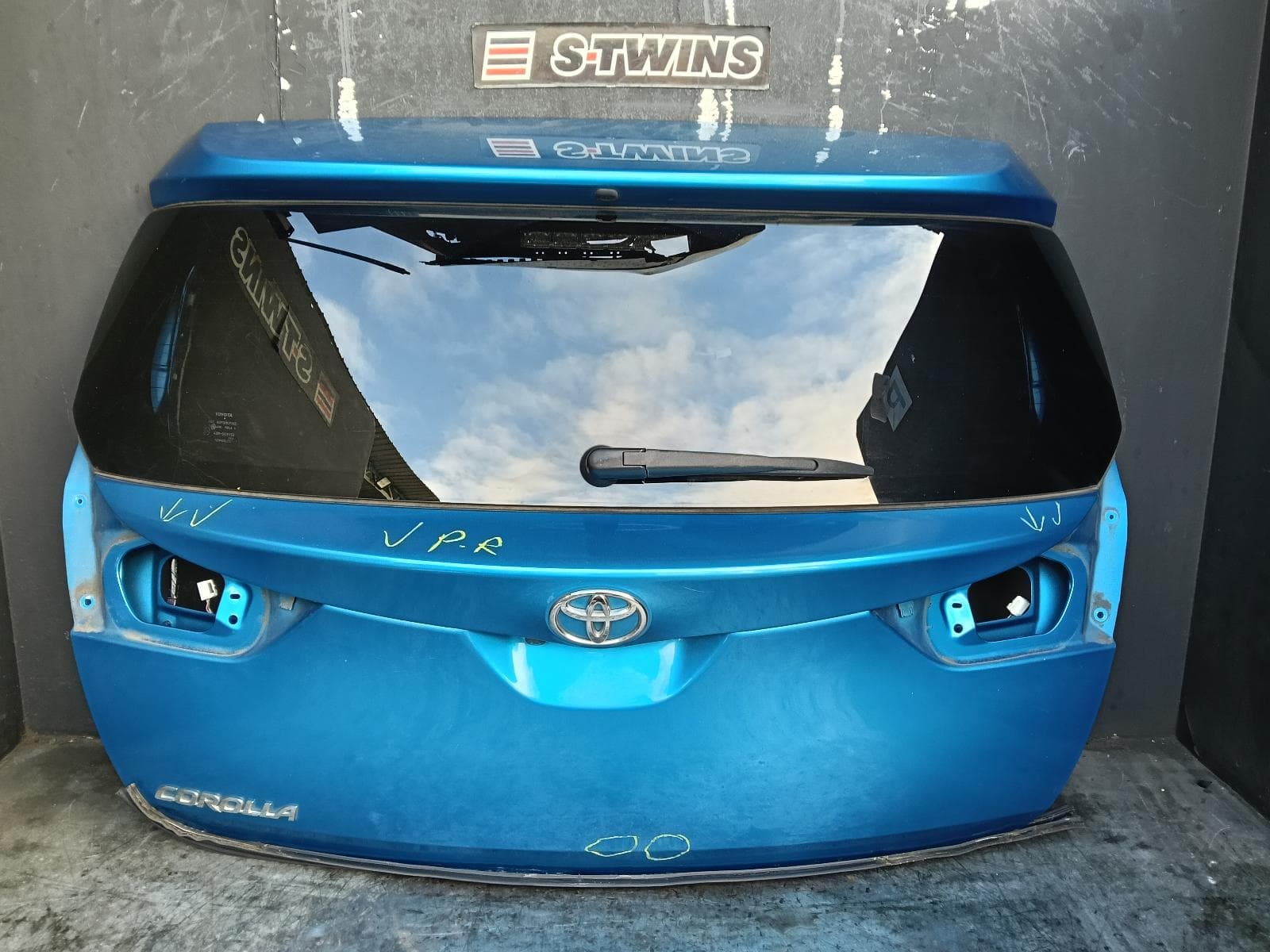 Used auto part listing image: 2015 TOYOTA COROLLA BOOTLID TAILGATE TAILGATE, ZRE182R/ZWE186R, 03/15-06/18 0000411836
