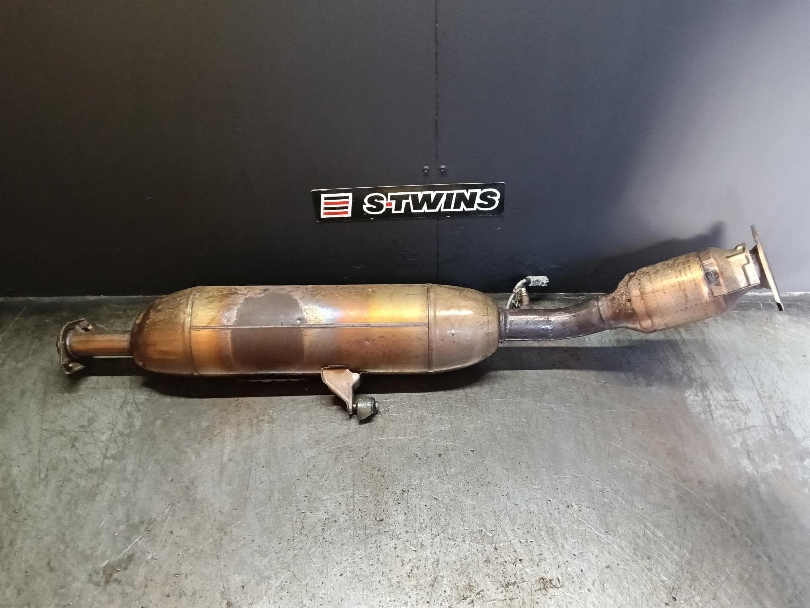 Used auto part listing image: 2015 TOYOTA COROLLA CATALYTIC CONVERTER UNDER CAR-CAT TYPE, 1.8, PETROL, NON HYBRID, ZRE182R, 08/12-06/18 0000412147