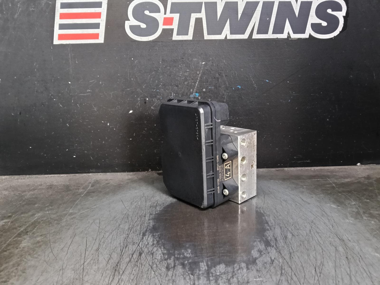 Used auto part listing image: 2015 TOYOTA COROLLA ABS PUMP MODULATOR ZRE182R, HATCH, NON HYBRID, 03/15-06/18 0000412153