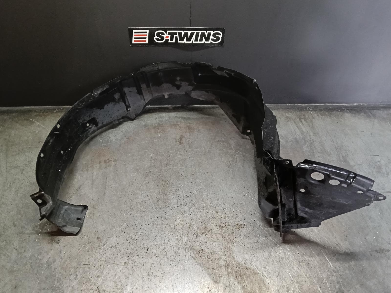 Used auto part listing image: 2015 TOYOTA COROLLA RIGHT GUARD LINER ZRE182R/ZWE186R, HATCH, 08/12-06/18 0000412158