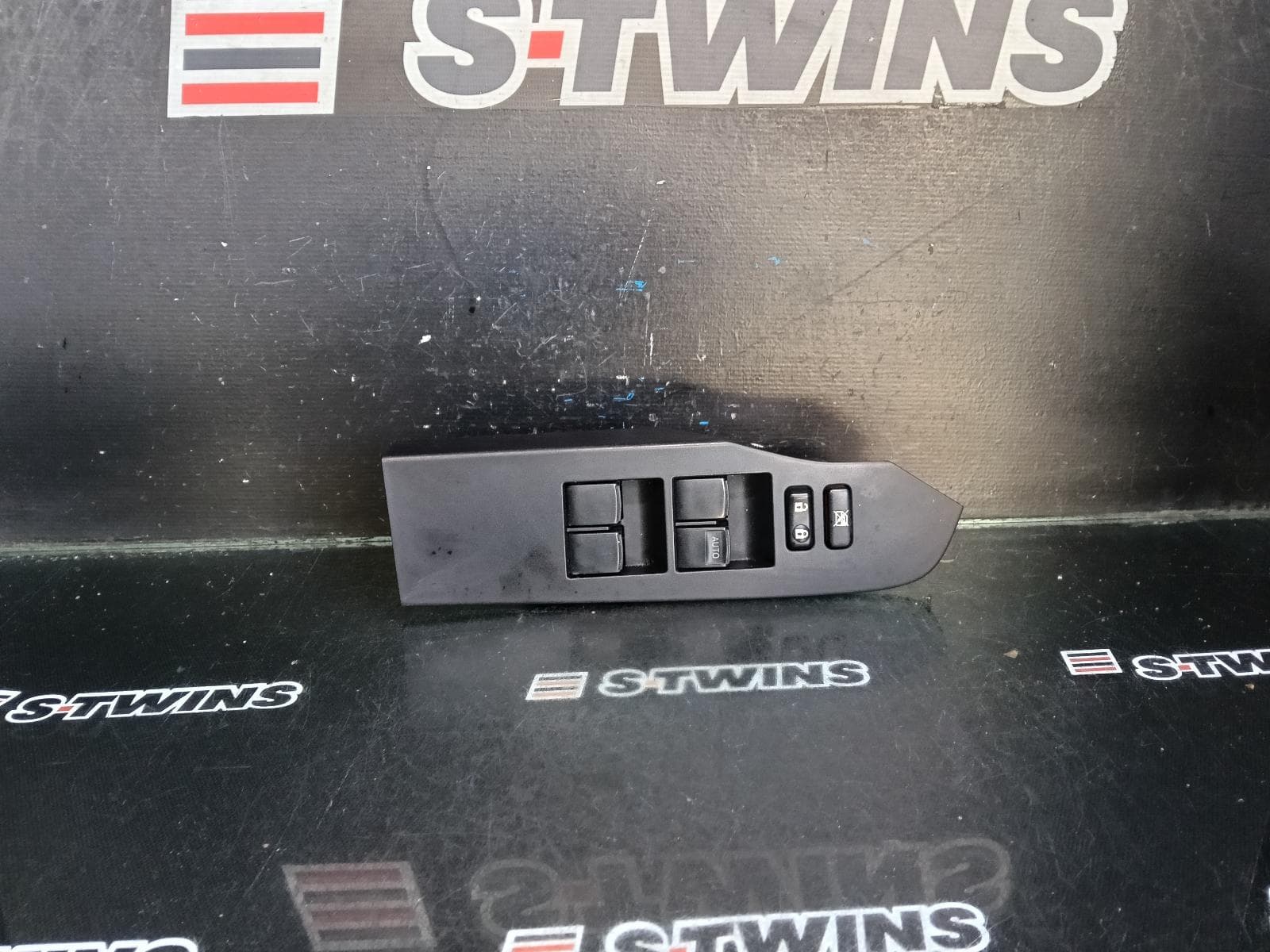 Used auto part listing image: 2015 TOYOTA COROLLA PWR DR WIND SWITCH RH FRONT (MASTER SWITCH), ZRE182R, HATCH, STANDARD, 03/15-06/18 0000412162