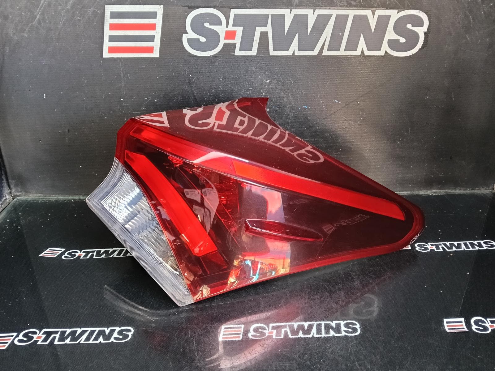 Used auto part listing image: 2015 TOYOTA COROLLA RIGHT TAILLIGHT ZRE182R, HATCH, 03/15-06/18 0000412166