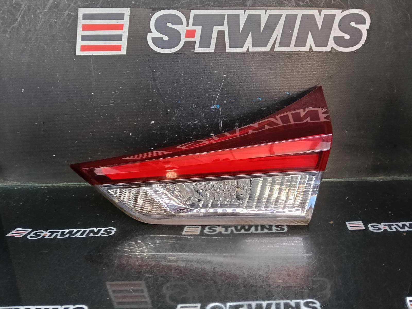 Used auto part listing image: 2015 TOYOTA COROLLA REAR GARNISH TAILGATE LAMP (RH SIDE), ZRE182R/ZWE186R, HATCH, 03/15-06/18 0000412169