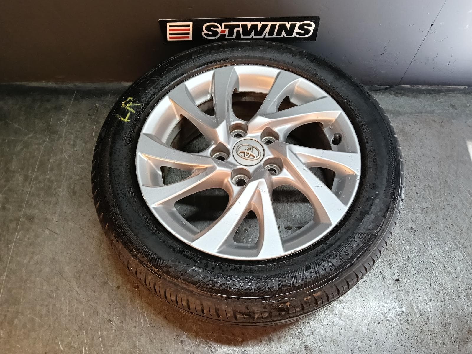 Used auto part listing image: 2015 TOYOTA COROLLA WHEEL MAG FACTORY, 16X6.5IN, ZRE182R/ZWE186R, HATCH, 03/15-06/18 0000412172