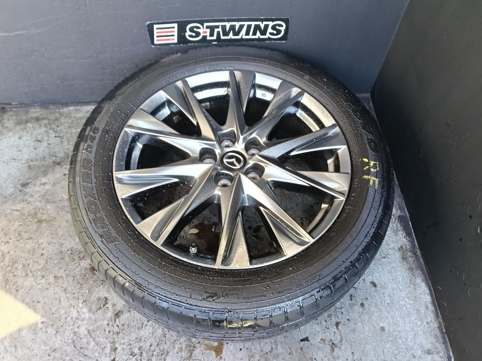 Used auto part listing image: 2019 MAZDA CX5 WHEEL MAG FACTORY, 19X7IN, 5 V SPOKE, LIGHT GREY, KF, 05/18-03/26 0000412477