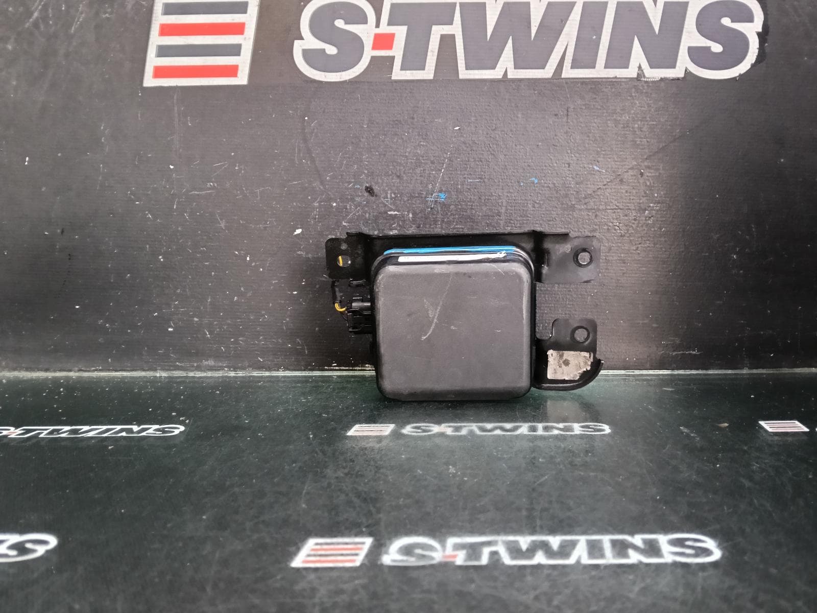 Used auto part listing image: 2015 KIA CARNIVAL/GRAND CARNIVAL REVERSE CAMERA YP, FRONT RADAR SENSOR (REINFORCEMENT MOUNTED), 12/14-10/20 0000412077