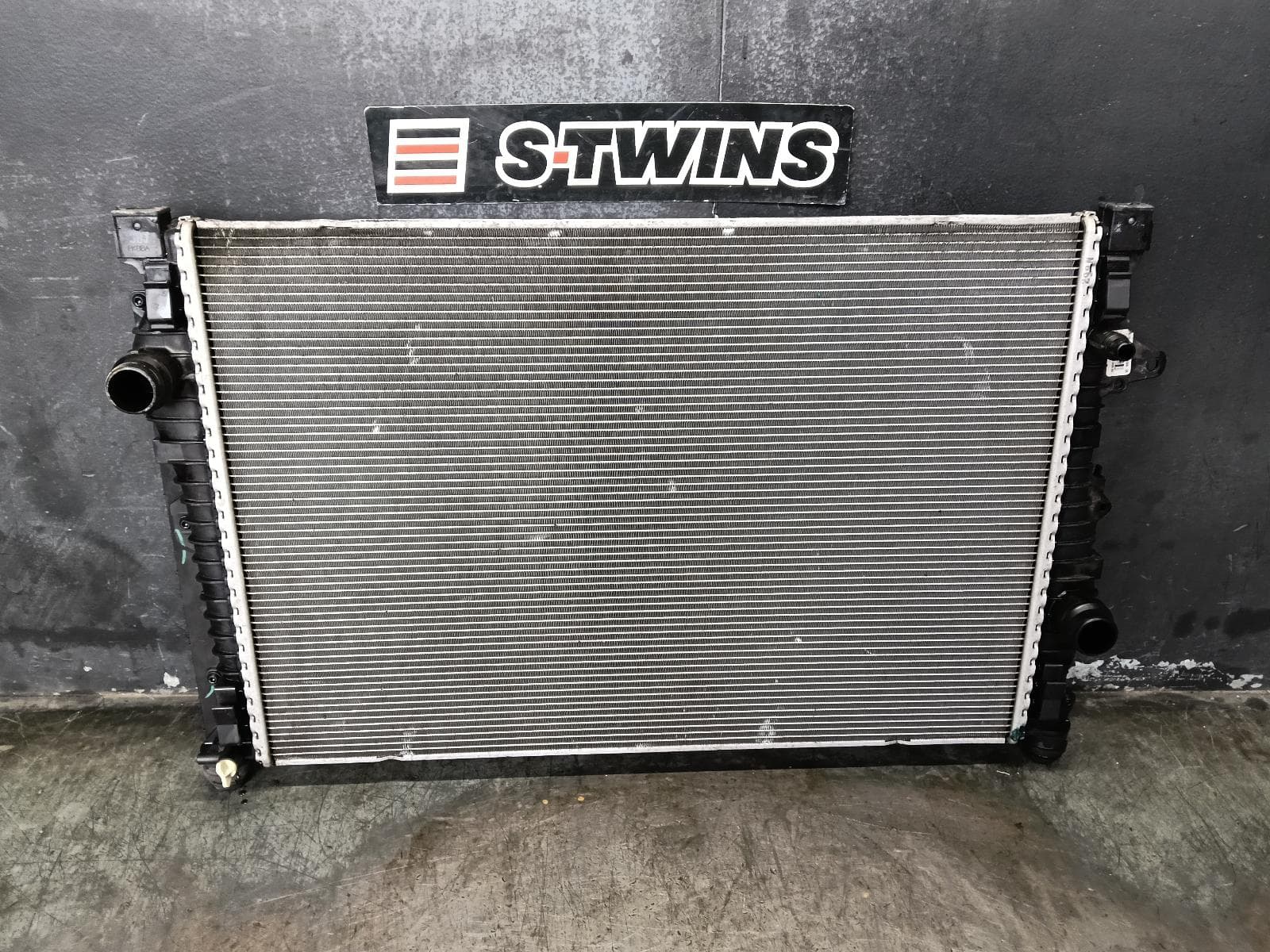 Used auto part listing image: 2017 LAND ROVER RANGE ROVER EVOQUE RADIATOR AUTO, PRIMARY RADIATOR (CLOSEST TO ENGINE), DIESEL, 2.0, TURBO, L538, 09/15-01/19 0000412105